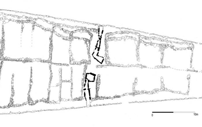 Plan showing the layout of the interior of the cairn at Hazleton North.
